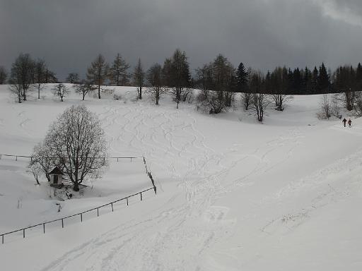 22 Spuren im Schnee